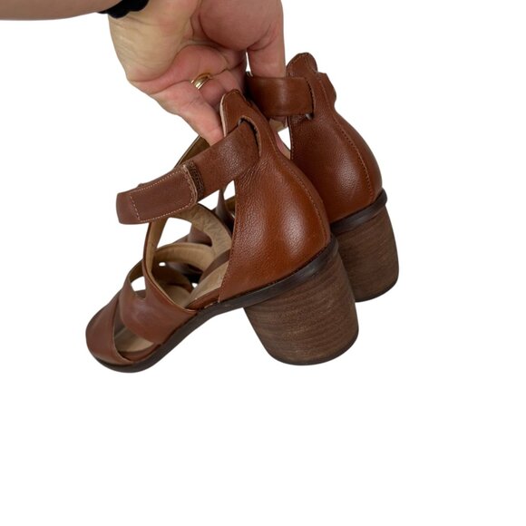 Brioso Womens Brown Leather Strappy Sandals 2.5" Heel Made In Brazil SZ 8.5M - Picture 9 of 16
